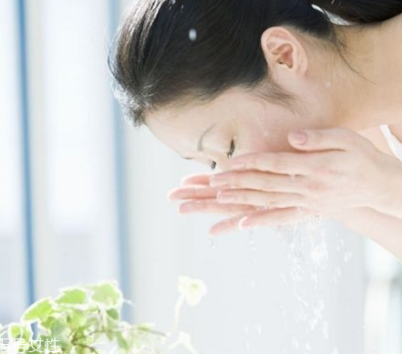 敏感肌能用洗面奶嗎？適合敏感肌用的洗面奶