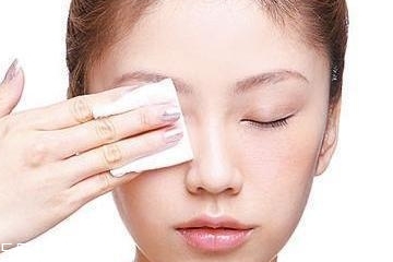 敏感肌用卸妝水還是卸妝油？