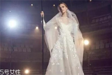 婚紗什么顏色好？婚紗買哪種顏色好？