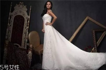 婚紗什么時(shí)候定？婚紗提前多長(zhǎng)時(shí)間定？