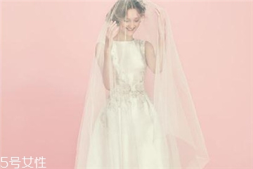 婚紗上的紅酒怎么處理？婚紗沾上紅酒怎么洗掉？