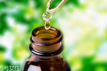 油皮能用精油嗎？精油適合油皮用嗎？