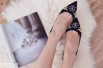 婚鞋可以穿黑色嗎？婚鞋穿黑色好嗎？