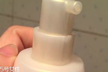 乳液會堵塞毛孔嗎？乳液會讓毛孔堵塞嗎？