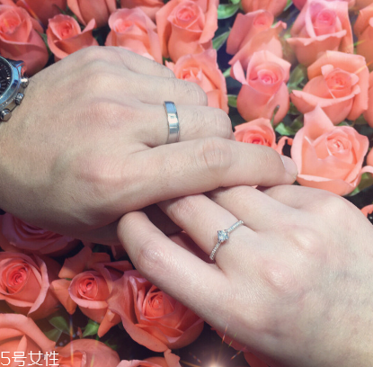 婚戒一般什么時(shí)候買？婚戒提前多長(zhǎng)時(shí)間買？