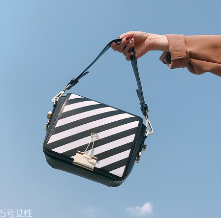 微胖女生背什么包包？微胖女生適合什么包包？