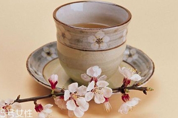 梅花可以泡水喝嗎？梅花泡水的功效