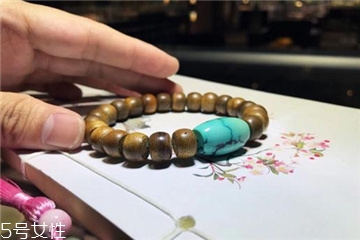 沉香手串怎么盤玩？沉香手串盤玩技巧