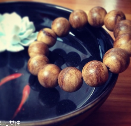 沉香手串可以用水洗嗎？沉香手串能沾水嗎？