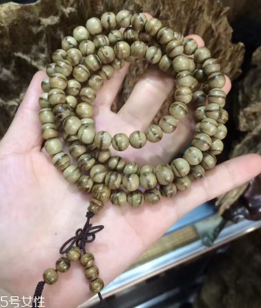 沉香手串可以用水洗嗎？沉香手串能沾水嗎？