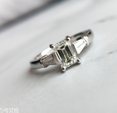 鉆戒為什么白天不閃？鉆戒白天不閃是什么原因？