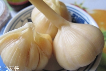 糖醋蒜的腌制方法 糖醋蒜怎么做？