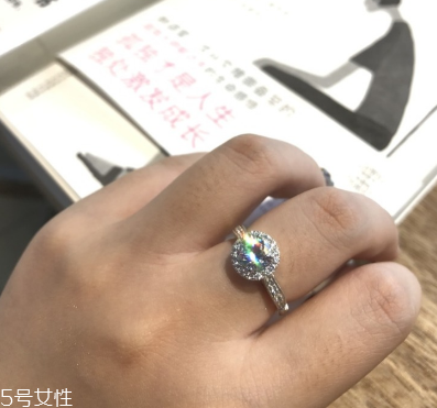 鉆戒是鉑金好還是18k金好？鉆戒買鉑金還是18k金？