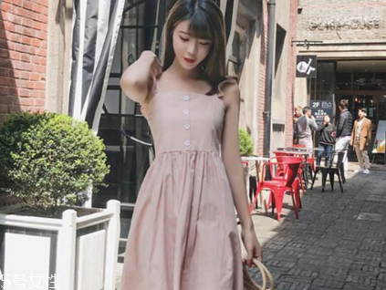 夏天穿什么顏色連衣裙好？夏天適合什么顏色連衣裙？