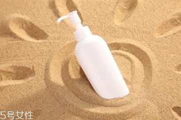 防曬霜里有熒光劑嗎？防曬霜含有熒光劑成分嗎？