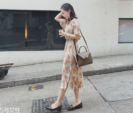 女生去海邊穿什么衣服？海邊度假怎么穿搭顯瘦？