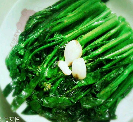 芥蘭炒飯?jiān)趺醋?？雞蛋怎么做成蛋炒飯？