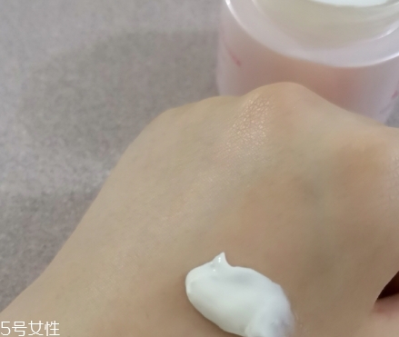 羽西白芍素顏霜怎么用？羽西白芍素顏霜要卸妝嗎