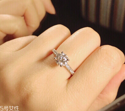 鉆戒和婚戒怎么一起戴？鉆戒和婚戒怎么同時(shí)戴？