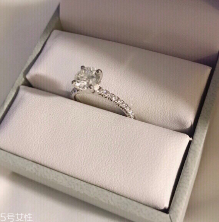 鉆戒和婚戒怎么一起戴？鉆戒和婚戒怎么同時(shí)戴？