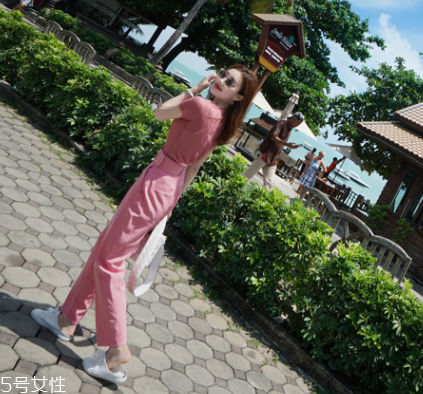 女裝粉色怎么搭配？粉色女裝搭配圖片