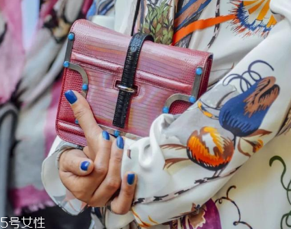 女裝粉色怎么搭配？粉色女裝搭配圖片