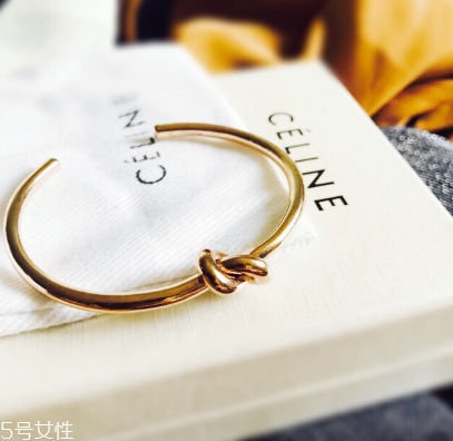 手鐲可以戴兩只手嗎？手鐲可以兩只手同時(shí)戴嗎？