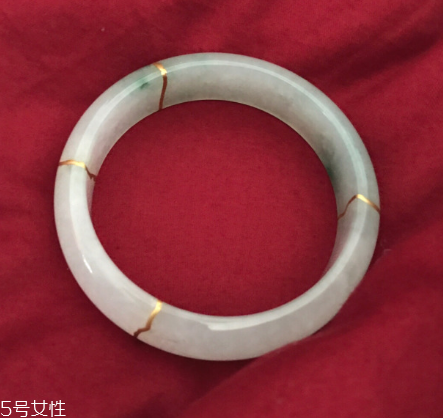 手鐲可以帶著睡覺嗎？手鐲睡覺戴好嗎？