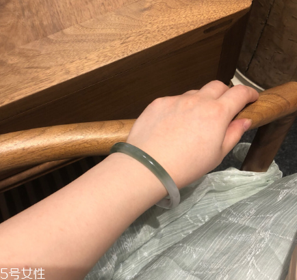 手鐲可以讓別人摸嗎？手鐲被別人摸了有影響嗎？