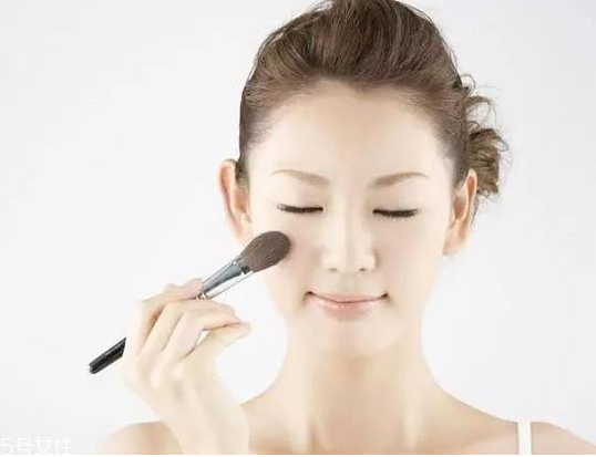 腮紅是刷在哪個位置？標準腮紅打在什么位置？