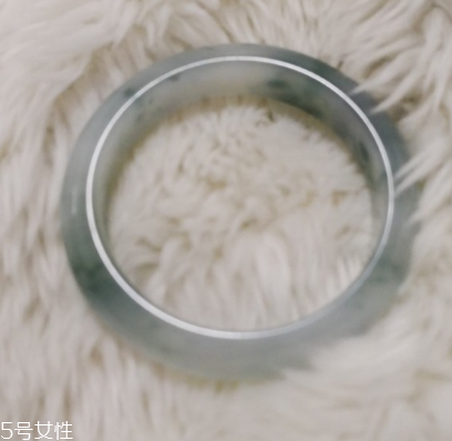 手鐲什么顏色好看？手鐲買哪種顏色好？