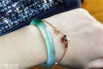 手鐲什么顏色好看？手鐲買哪種顏色好？