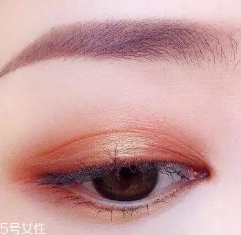 眼影會(huì)暈妝嗎？為什么眼影總是暈妝？