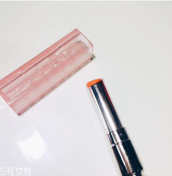 唇膏用完里邊怎么打開(kāi)？唇膏剩一截怎么挖出來(lái)？