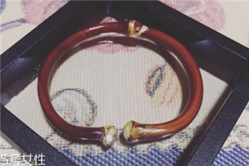 雞血藤手鐲可以碰水嗎？雞血藤手鐲沾水好嗎？
