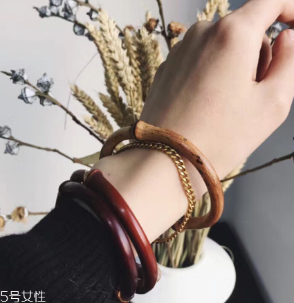 雞血藤手鐲有什么功效？雞血藤手鐲佩戴的好處