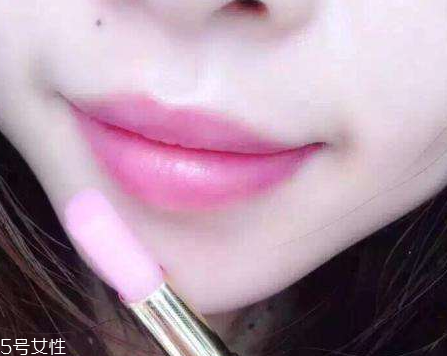 唇膏過敏怎么辦？唇膏過敏癥狀