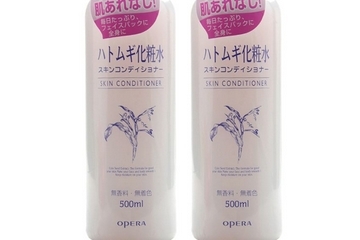 化妝水進(jìn)眼睛怎么辦？化妝水辣眼睛怎么回事？