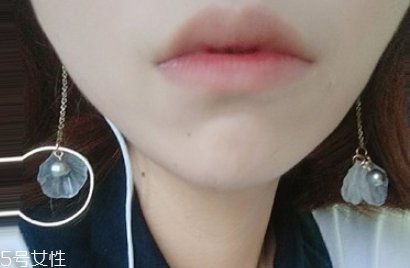 迪奧超模唇釉421是什么色 迪奧超模唇釉熱賣(mài)色評(píng)測(cè)
