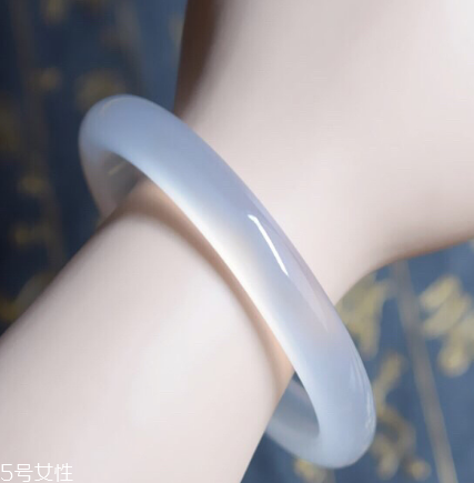 玉髓手鐲一般多少錢(qián)？玉髓手鐲市場(chǎng)價(jià)格