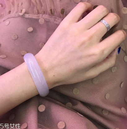 玉髓手鐲什么顏色好？玉髓手鐲顏色推薦