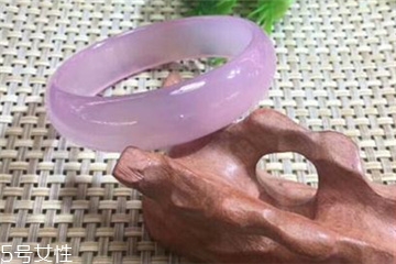 玉髓手鐲什么顏色好？玉髓手鐲顏色推薦