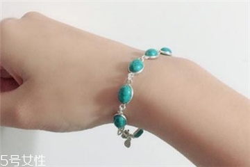綠松石發(fā)黃怎么回事？綠松石手串發(fā)黃了怎么處理？