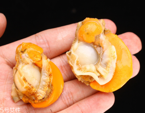扇貝肉哪里不能吃？扇貝的月牙紅可以吃嗎？