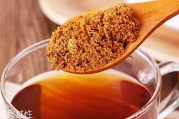 紅糖面膜用什么水稀釋？紅糖面膜用熱水還是冷水泡？