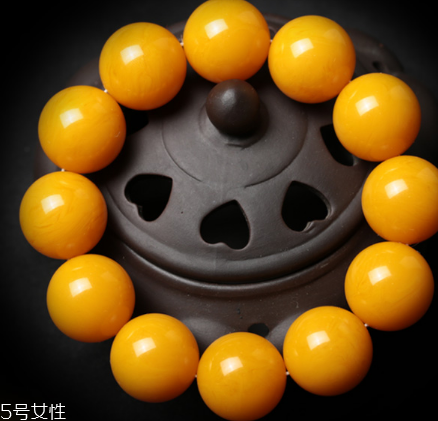 蜜蠟手串可以沾水嗎？蜜蠟手串能碰水嗎？