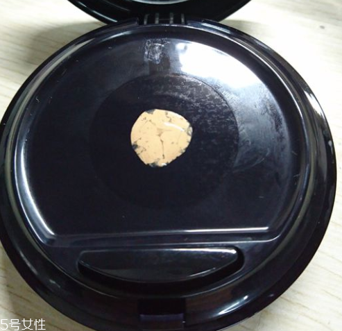 雅詩蘭黛紅石榴氣墊cc代言人是誰？雅詩蘭黛氣墊哪款好用？