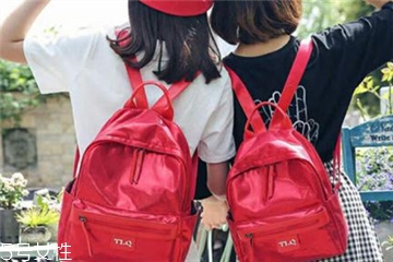 20歲女生背什么包？20多歲女生適合什么包包？