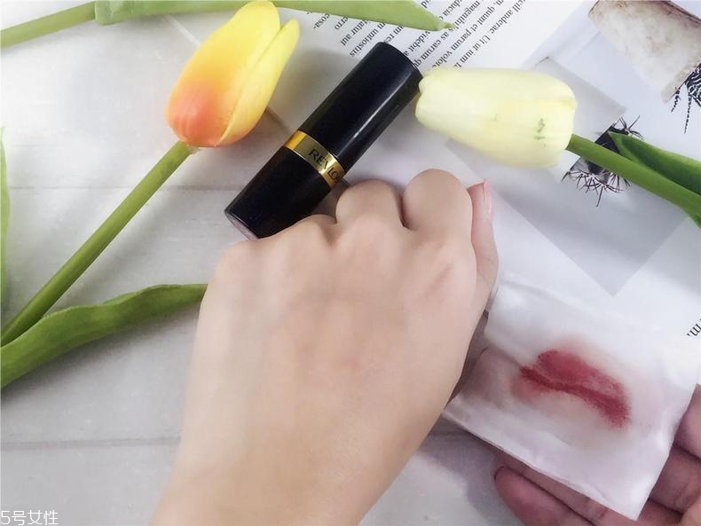 露華濃525是什么色？露華濃525適合黃皮嗎？