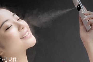 補水噴霧怎么定妝不花妝？補水噴霧的隱藏功能介紹